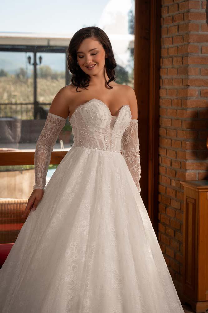 Dekolteli Kalp Yaka İşlemeli Yan Kol Detaylı Helen Model Gelinlik