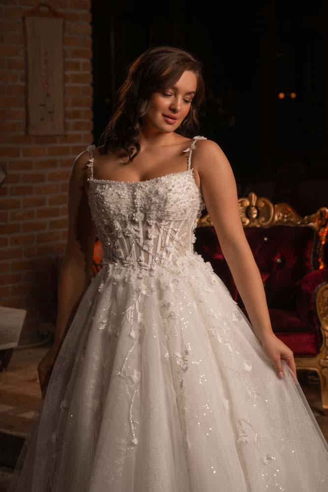 Fransız Havuz Yaka Üç Boyutlu Akıtmalı Helen Model Gelinlik