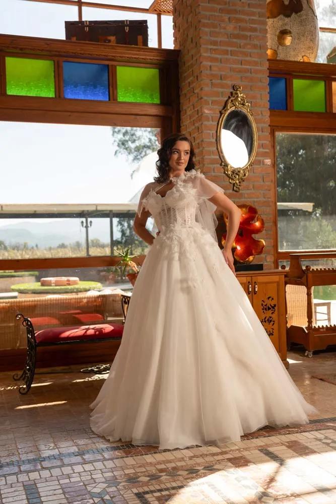 Göğüs Detaylı Tül Etekli Demonte Yakalı Helen Model Gelinlik