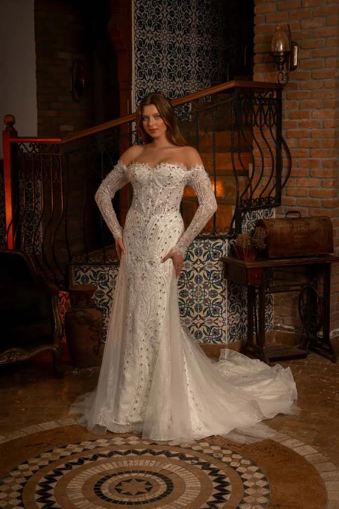 Kalp Yaka Komple Kasnak İşlemeli Kama Detalı Balık Model Gelinlik
