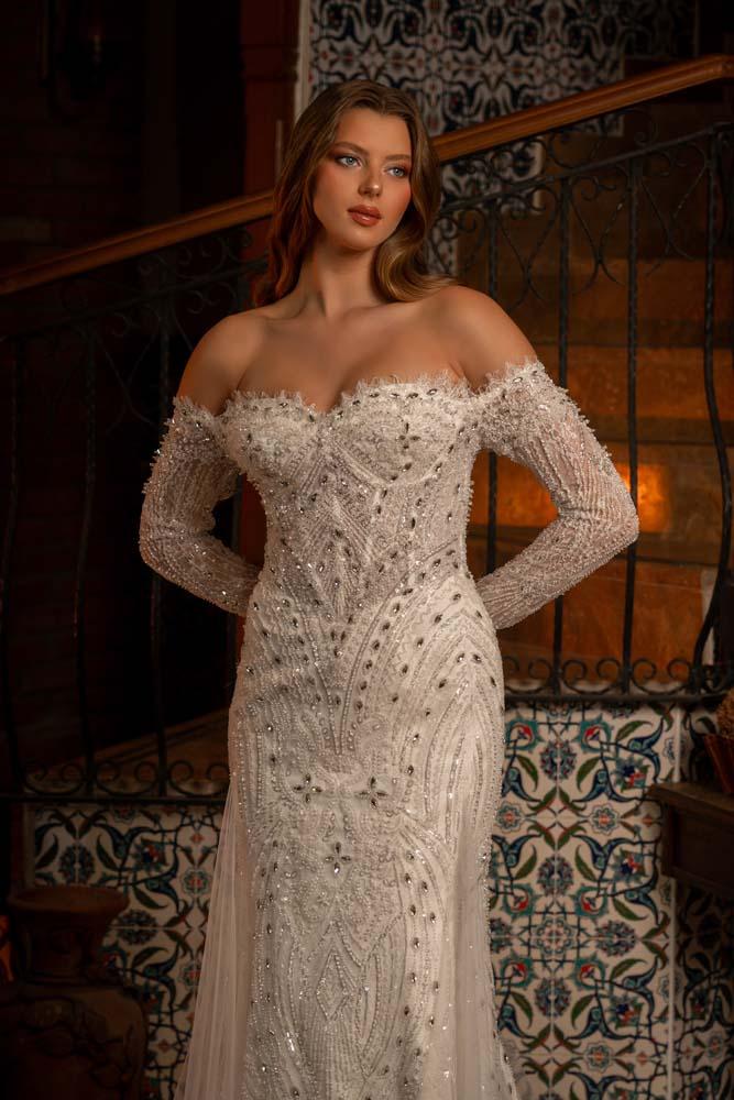 Kalp Yaka Komple Kasnak İşlemeli Kama Detalı Balık Model Gelinlik