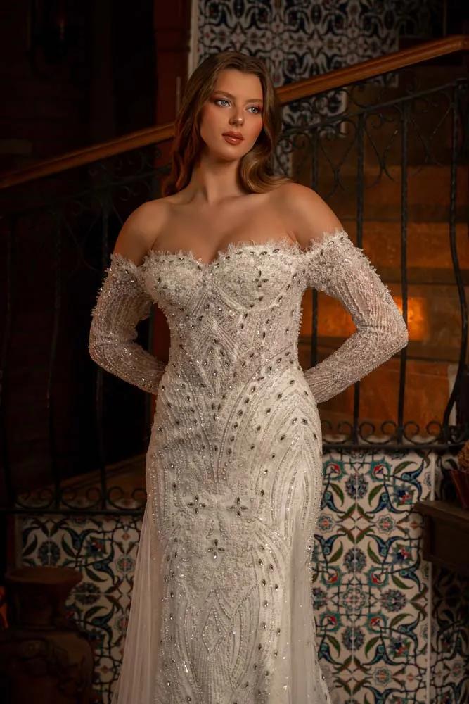Kalp Yaka Komple Kasnak İşlemeli Kama Detalı Balık Model Gelinlik