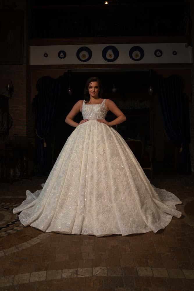 Kare Yaka Komple İşlemeli Pileli Prenses Model Gelinlik