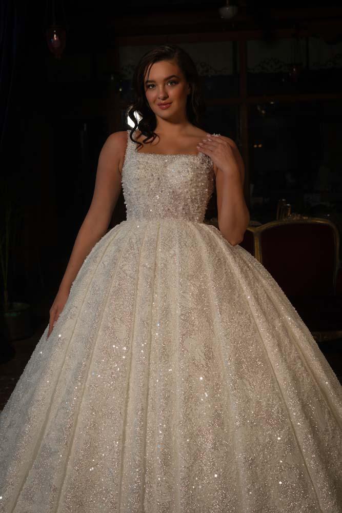 Kare Yaka Komple İşlemeli Pileli Prenses Model Gelinlik