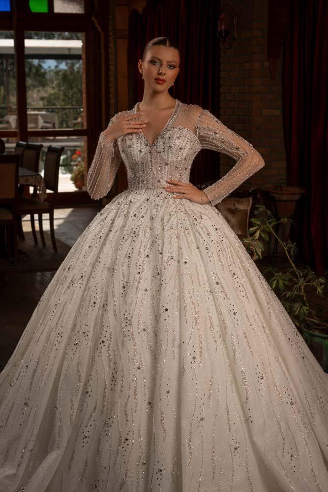 Komple Kasnak İşlemeli Yaka ve Kol Detaylı Pileli Prenses Model Gelinlik