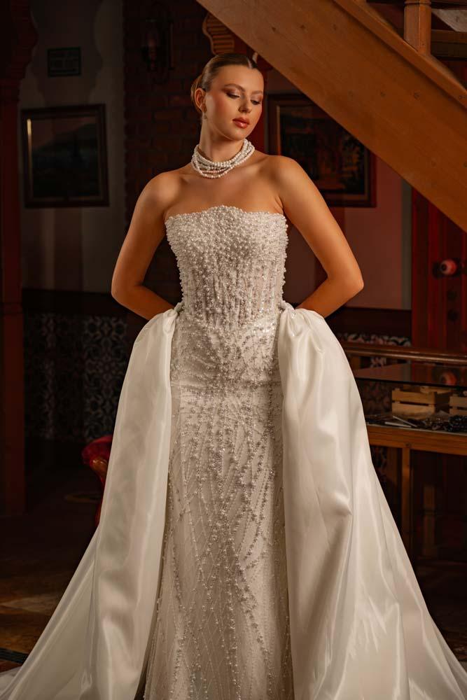 Havuz Yaka Komple İşlemeli Saten Demonte Kuyruk Detaylı Balık Model Gelinlik