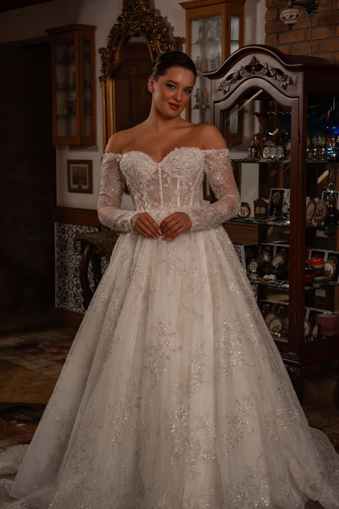 Kalp Yaka Transparan Beden Kol Detaylı  A Kesim Model Gelinlik