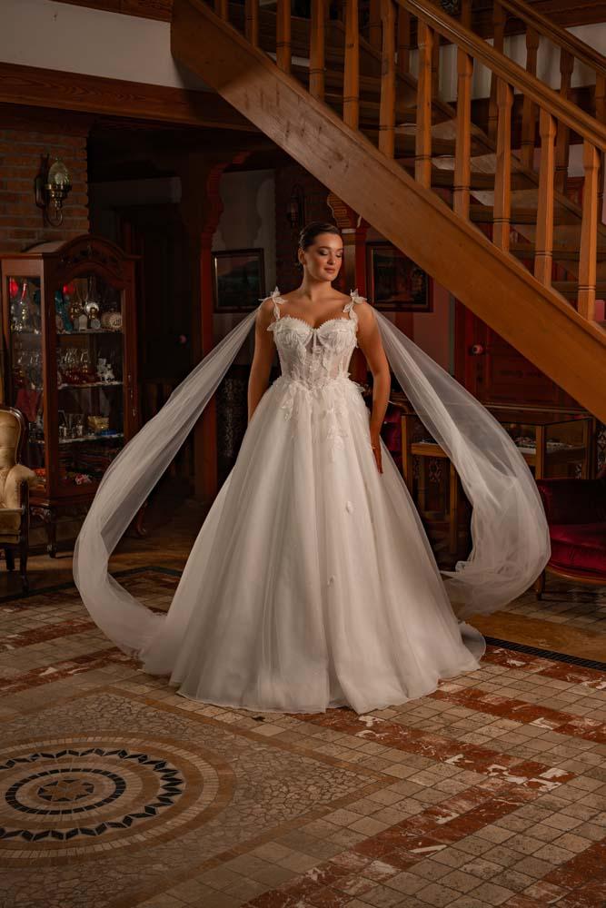 Omuzdan Şal Detaylı Kedi Kulağı Kabartma Dantel Helen Model Gelinlik