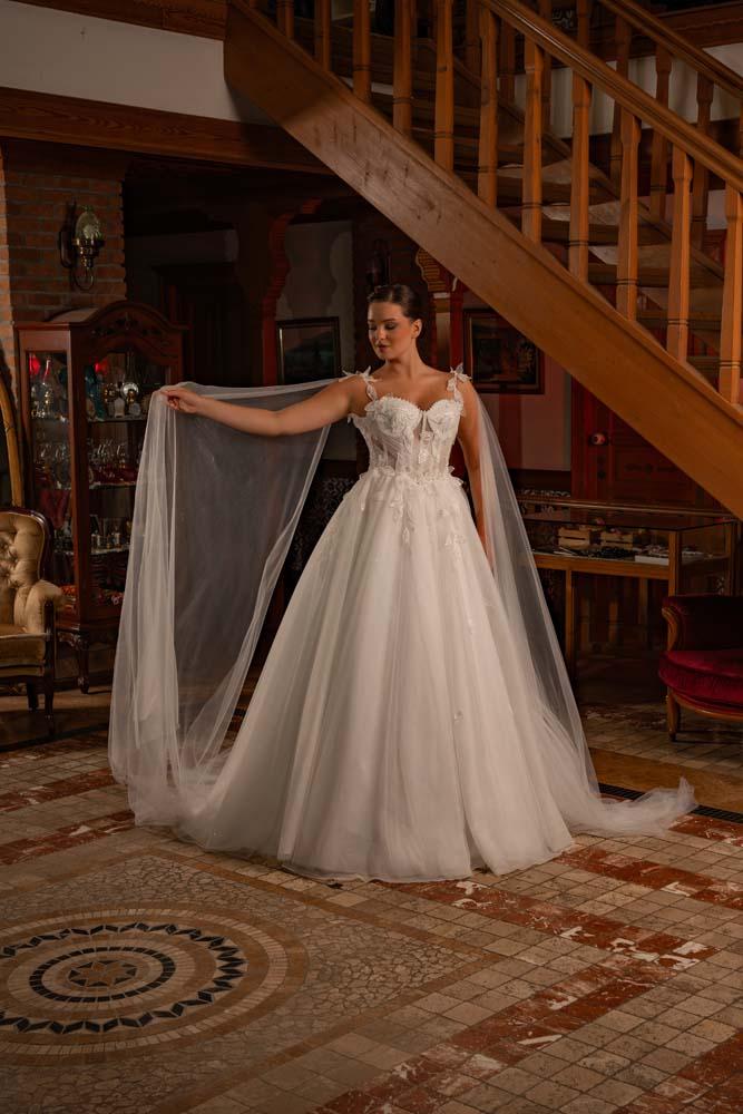 Omuzdan Şal Detaylı Kedi Kulağı Kabartma Dantel Helen Model Gelinlik