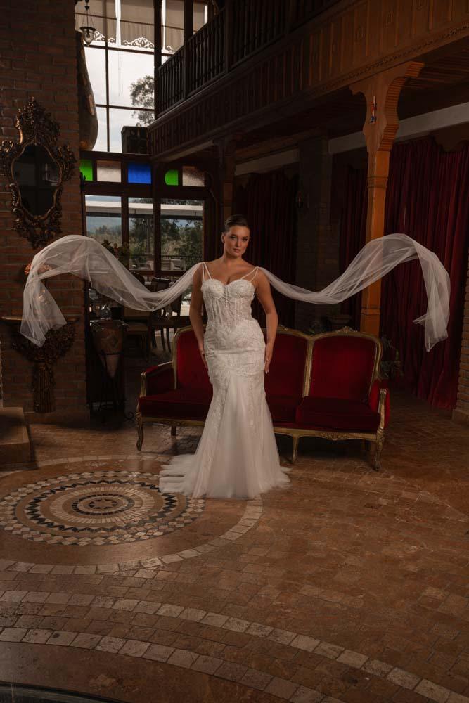 Pelerin Detaylı İşlemeli Balık Model Gelinlik